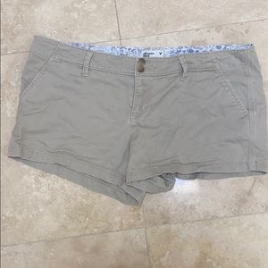American Eagle stretch khaki shorts
